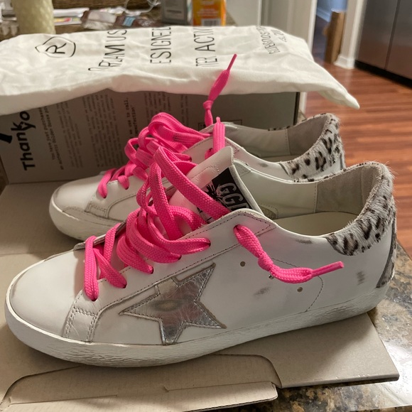 New Golden Goose with everything included. - Picture 2 of 3